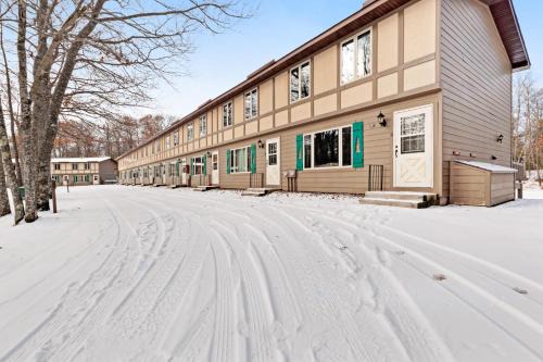 Eagle River Apartment | Cleerwood Village #251