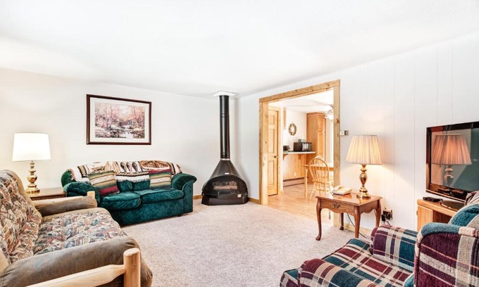 Eagle River Apartment | Cleerwood Village #269