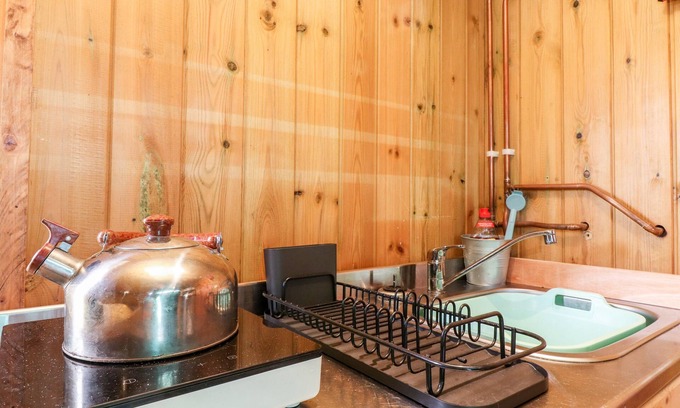 Dumfries Cottage | CLEMENTINE SHEPHERD'S HUT, romantic, with a garden in Dumfries