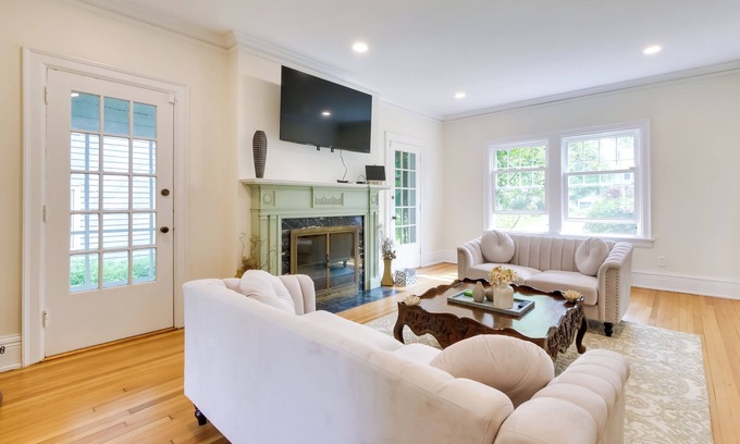 Cleveland House | Cleveland Heights Retreat: Close to Everything!