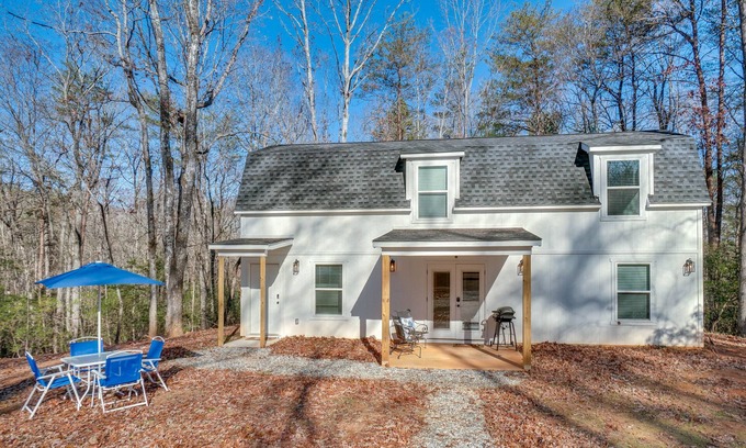 Cleveland Cottage | Cleveland Retreat w/Patio: Yonah Mountain Views!