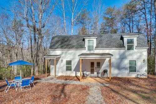 Cleveland House | Cleveland Retreat with Patio Yonah Mountain Views!