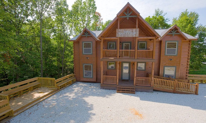 Primrose Cabin | Cliffview Lakeside - 12 BR Lodge at Cliffview Resort