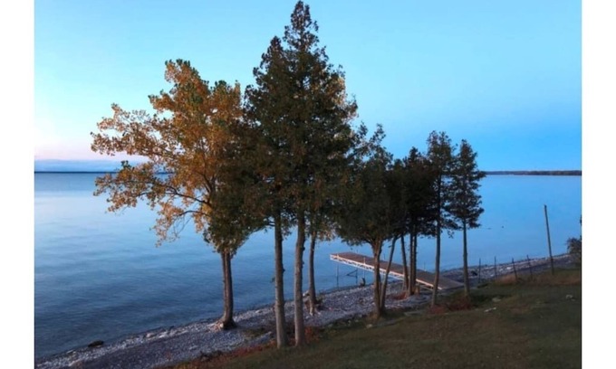 Waupoos House | Clifton House - Waterfront Family home in PEC