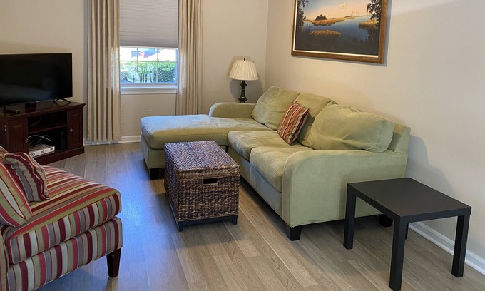Seven Oaks Condo | Cloister’s 1Br End Unit Condo