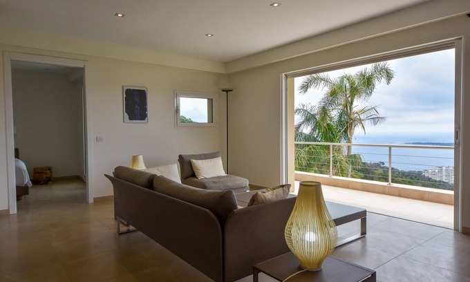 Vallauris Apartment | Clos des Iles: Peaceful haven with sea view, 10 minutes from the Palais