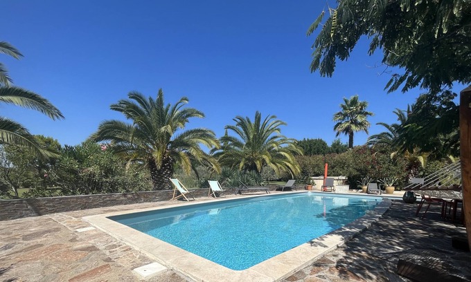Neffies House | Clos Du Picholins- Large House with Pool and Garden