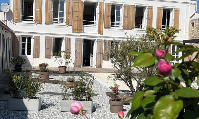 La Remigeasse House | Clos Isidore Large character house 200 m from La Rémigeasse beach.