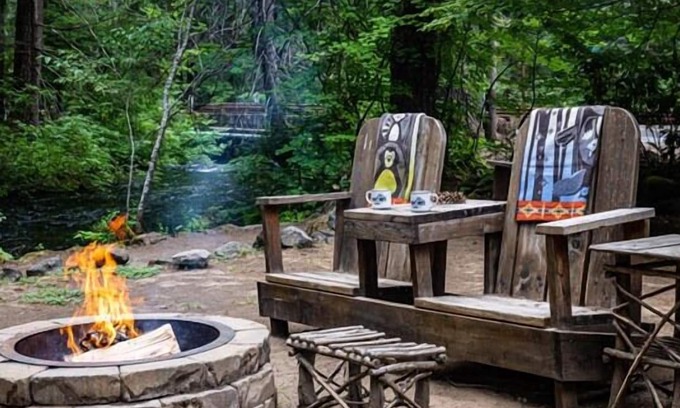 Union Creek House | Close Drive to Mt. Thielsen and Union Peak! FREE Parking Onsite!