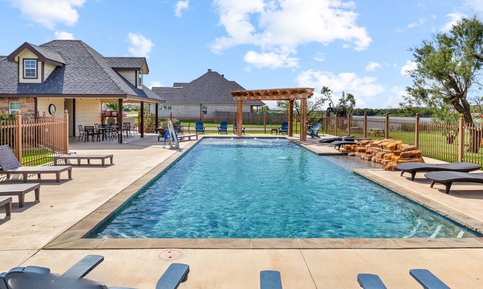 Abilene House | Close to ACU ~ Sleeps 8 ~ Summer Deals ~ Sparkling Clean ~ Pets OK ~ 5 Stars