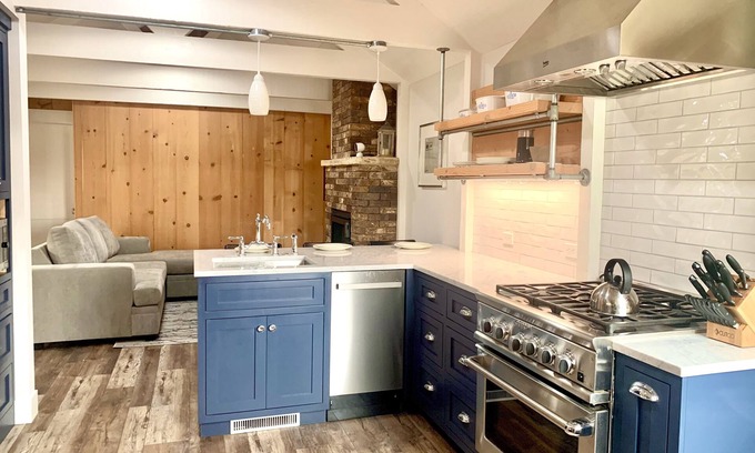 Pacific Grove House | Close to Aquarium and Walk to Lovers Point