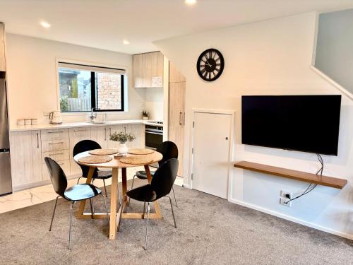 Addington Apartment | Close to Arena and one kilometer from Railway station onsite EV car park