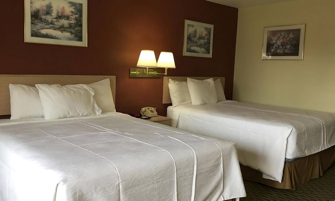 Cabot House | Close to Arkansas Museum! 2 Units w/Free Breakfast & Parking, Pets Allowed!