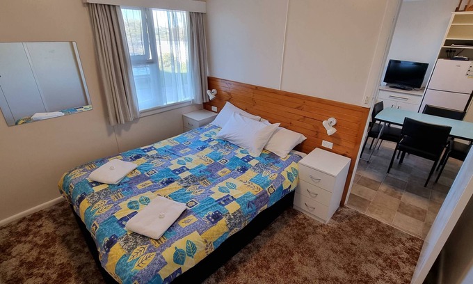 Bermagui Apartment | Close to Beach, Harbour Marina, Country Club, Golf Course, Restaurants, Cafes