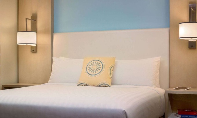 Burlington Apartment | Close to Burlington Mall! FREE Breakfast & Parking, Pool, Pet-friendly Property!