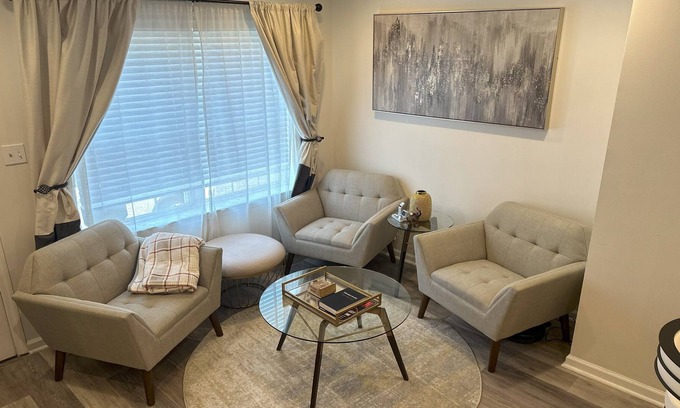 South Philadelphia House | Close to Center City, Upenn, CHOP, PHL Airport and 30th Street!!