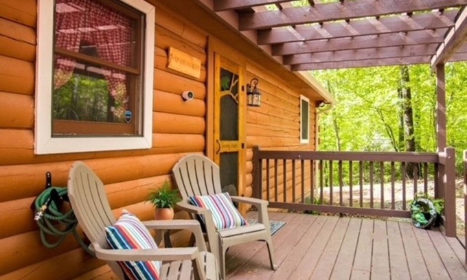 Morganton Cabin | Close to Downtown BR π Train πOrchards π Easy Access ποΈ Fast WiFi π» Privacy ποΈ