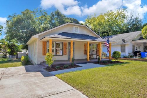 Terry Sanford House | Close to Downtown & Fort Bragg- The Precious Pearl