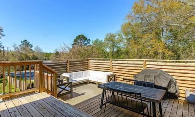 Earlewood House | Close to Downtown & USC, King, 3 TVs, Pets