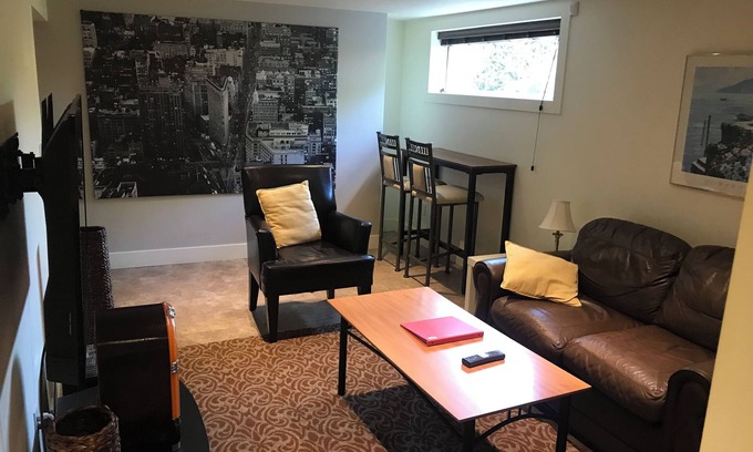 Central Okanagan House | Close to everything