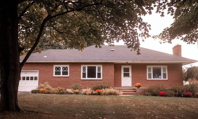 Geneva House | Close to everything. Minutes to wineries and breweries along Seneca Lake.