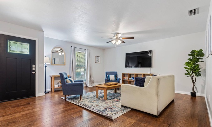 Little Rock House | Close to Everything! Dining, Shopping, & Hiking!