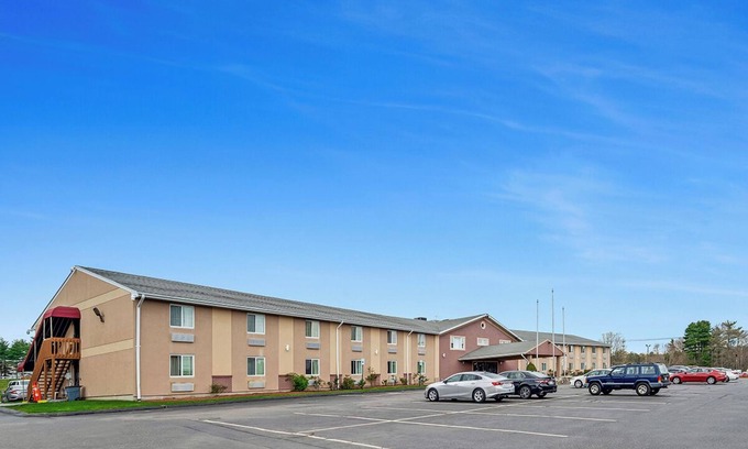 Foxboro House | Close to Gillette Stadium! Unit with FREE Breakfast and FREE Parking!
