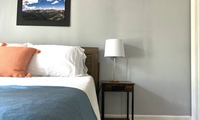 Auburn Condo | Close to it all. 1.5 blocks to Stadium! 2BR/2BA + RESERVED PARKING