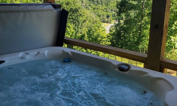 Whittier Cabin | Close to it all! HOT TUB! DOG friendly,Views! Casino, WCU, Hiking, & Tubing