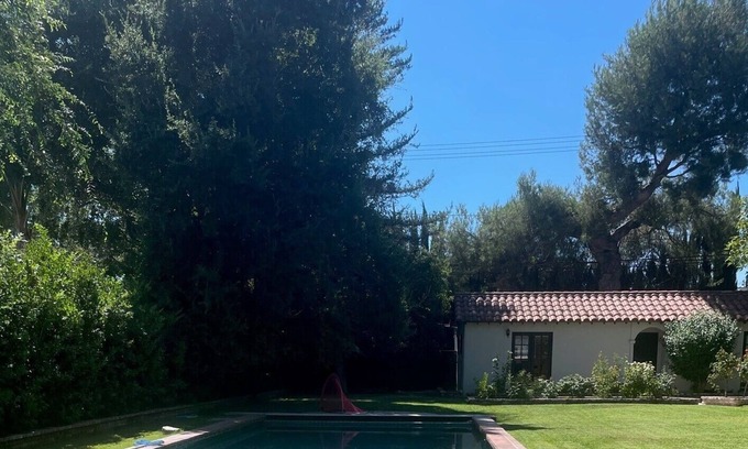 La Canada Flintridge Cottage | close to LCF shopping center. Nestled on park like grounds, large pool and gym.