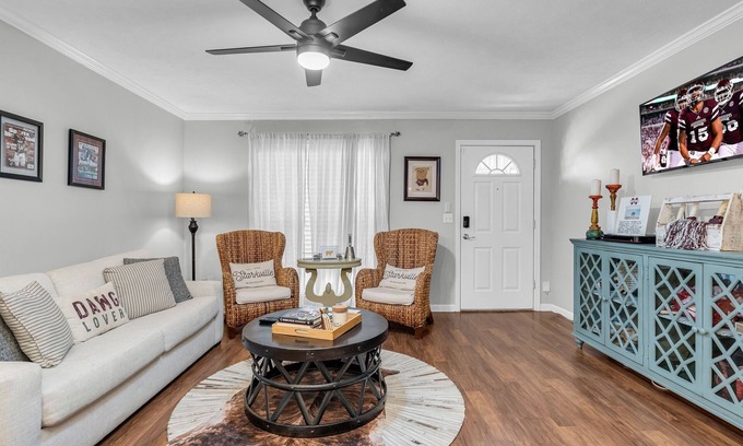 Starkville Condo | Close to MSU | Stylish | Grill Deck