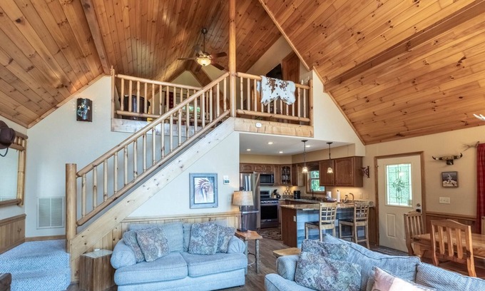 Bryson City Cabin | Close to Polar Express - AMAZING view - Hot Tub - Fire Pit - WiFi