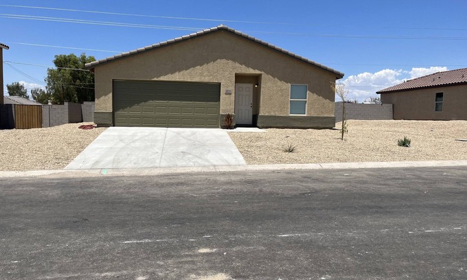 Fort Mohave House | Close to river/ launch area and casinos