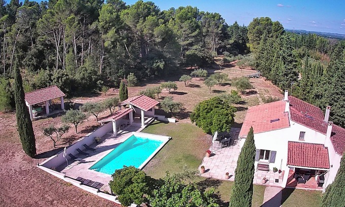 Eyragues Villa | Close to St Rémy de Provence, surrounded by pine and olive trees.