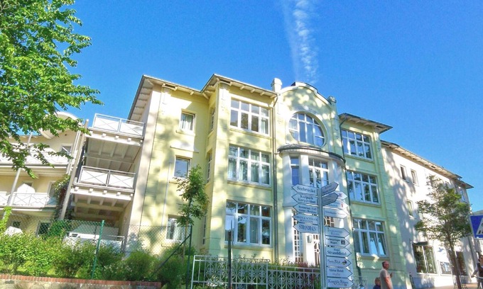 Gohren Apartment | Close to the beach, balcony, free AHOI adventure pool - Strandresidenz Brandenburg FeWo 08