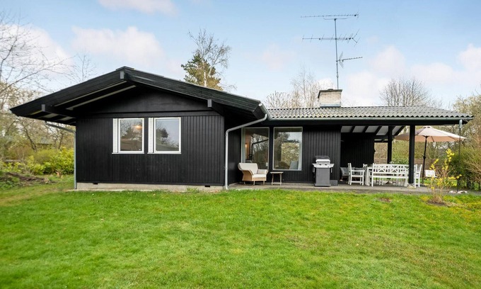 Liseleje House | Close to the beach, this cozy and comfortable vacation home welcomes you in Liseleje Strand.