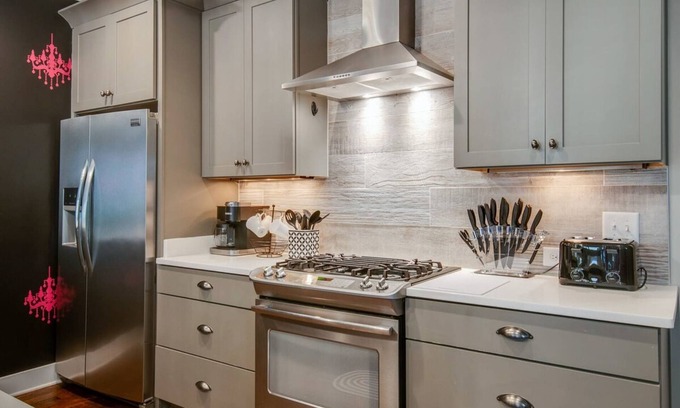 Eighth Avenue House | Close to the Gulch - Book Today
