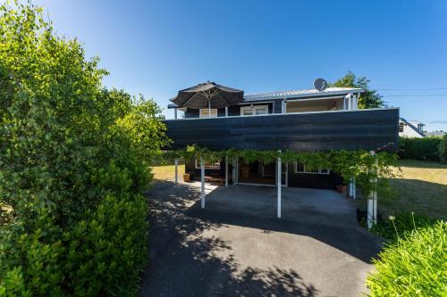 Wharewaka House | Close to the Lake