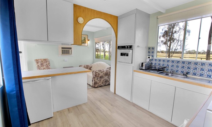 Eagle Point Cottage | Close to the Paynesville lakeside village and eateries.