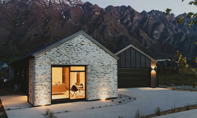 Kawarau Falls Apartment | Close to the remarkable ski field, modern and warm.