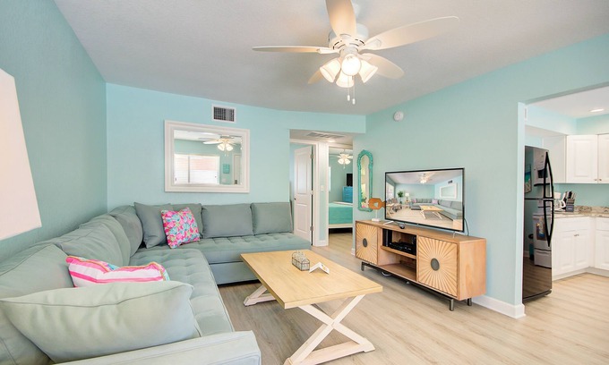 Indian Rocks Beach Apartment | Close to the Beach, no car needed, mini golf, bikes, & a King Size Bed! mcB
