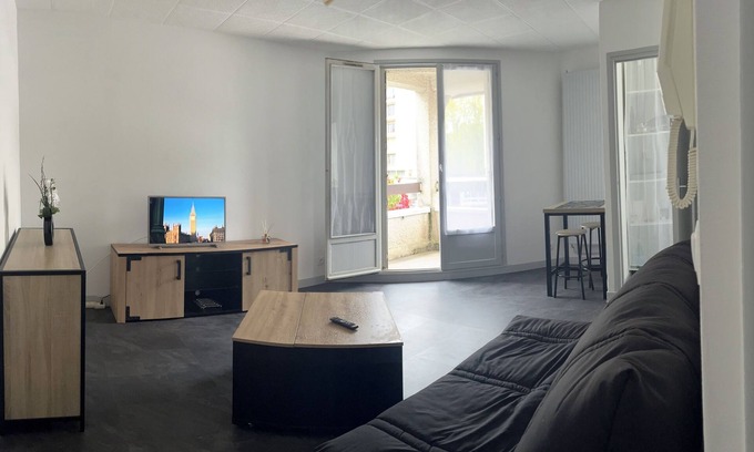 Bourges Apartment | Close to town center and amenities in a quiet location