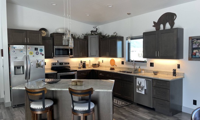 Buena Vista House | Close to Winter & Summer Adventures! STR-166