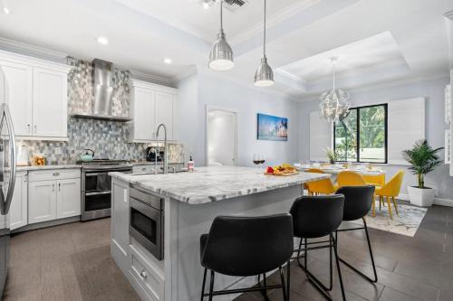Bonita Shores House | Close2Beach, HeatedPool, FirePit, FencedYard, Sleeps10