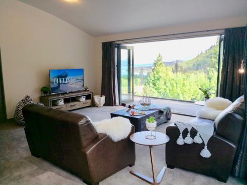 Closeburn House | Closeburn LakeView House