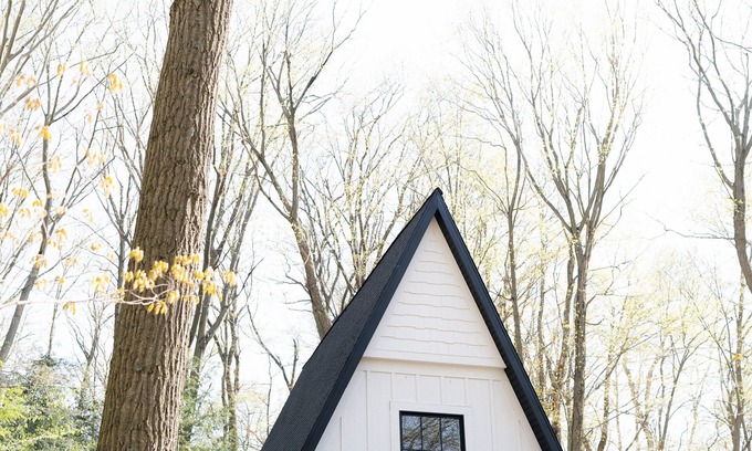 Holland Cottage | Closest cottage to Laketown Beach!