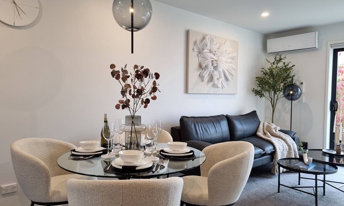 Christchurch City Centre House | Cloud Nine Elegant Escape Awaits