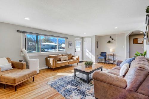 Colorado Springs Apartment | Cloud View Family Mountain Views & Fire Pit
