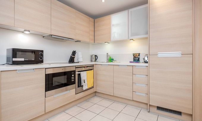 Woking Apartment | Cloud9 Apartment at The Park Heights