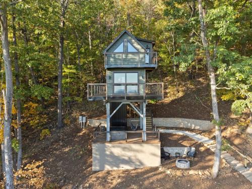 Stanardsville Ski Chalet | CloudPointe Retreat Treehouse